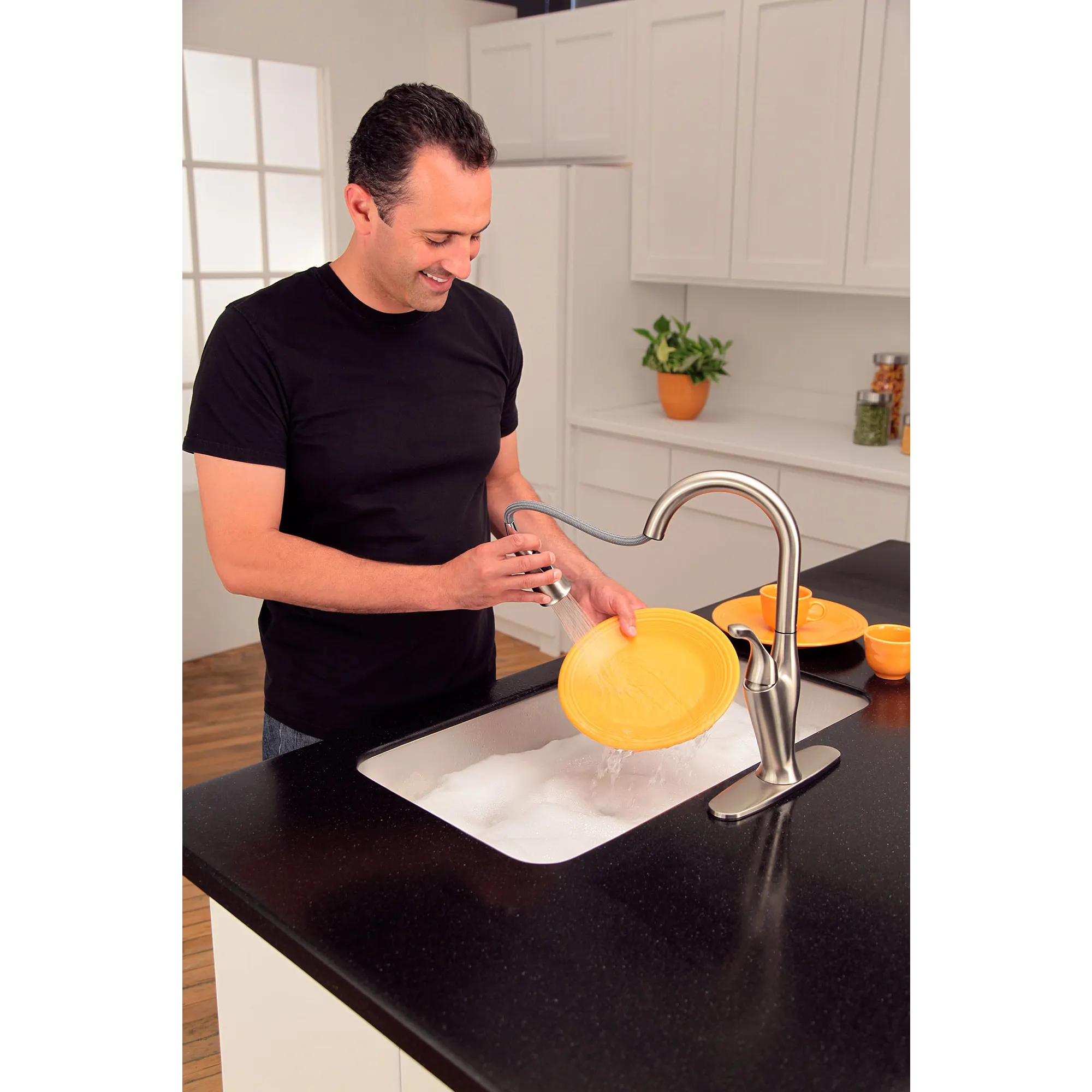 Solidad Matte black one-handle high arc pulldown kitchen faucet - Image 3