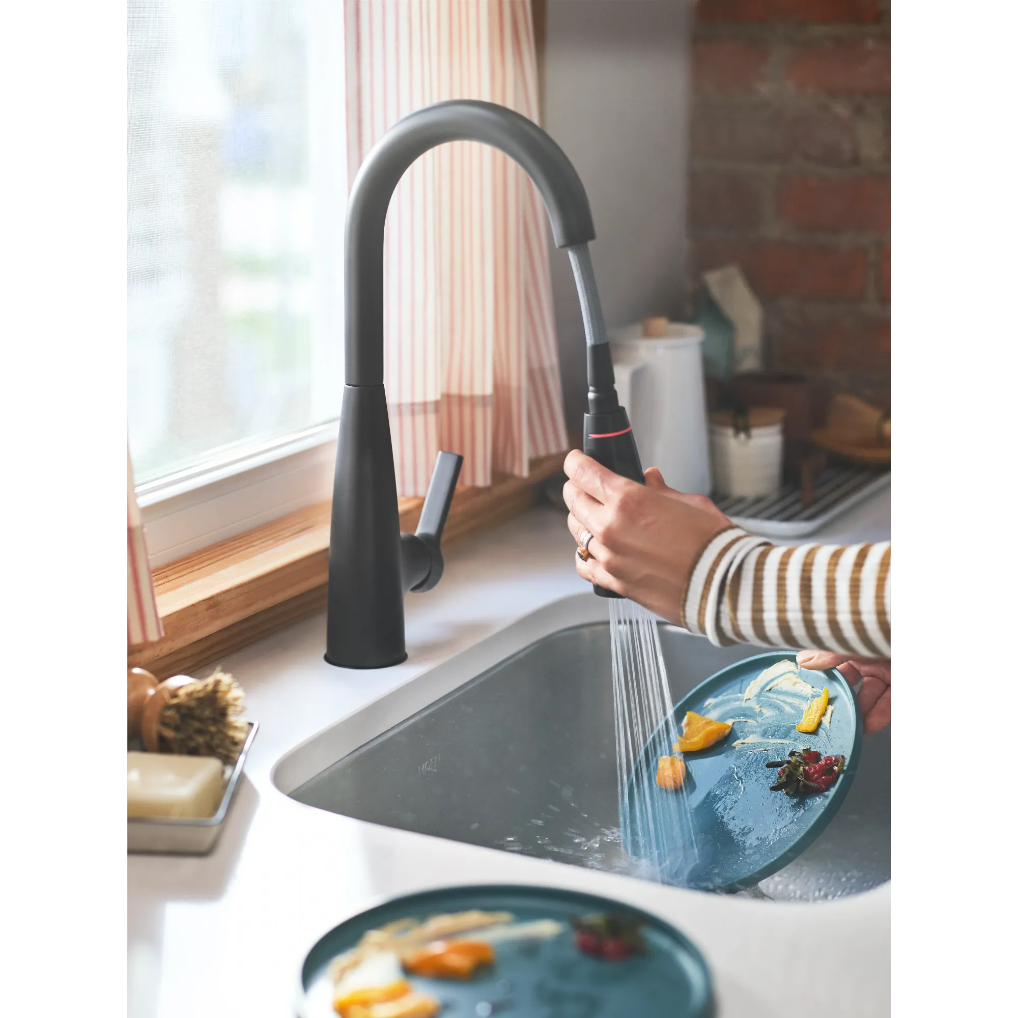 Haelyn One-Handle High Arc Pulldown Kitchen Faucet - Image 9