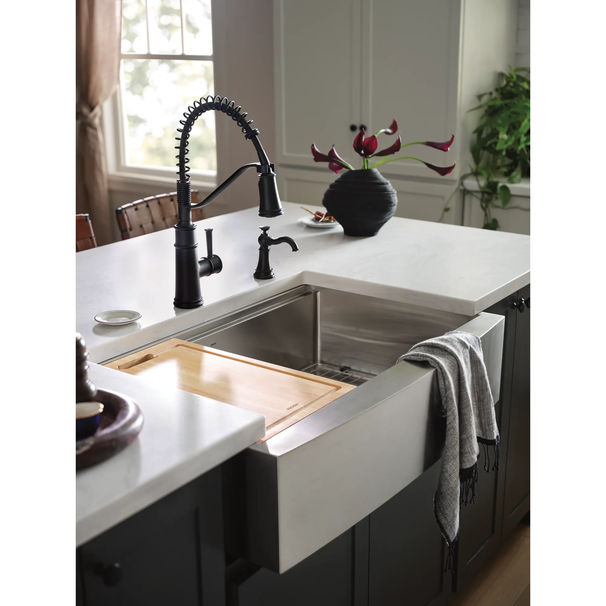 Luxe Chef 33 Workstation Steel Undermount Apron Front Single Bowl Sink with Accessories - Image 2