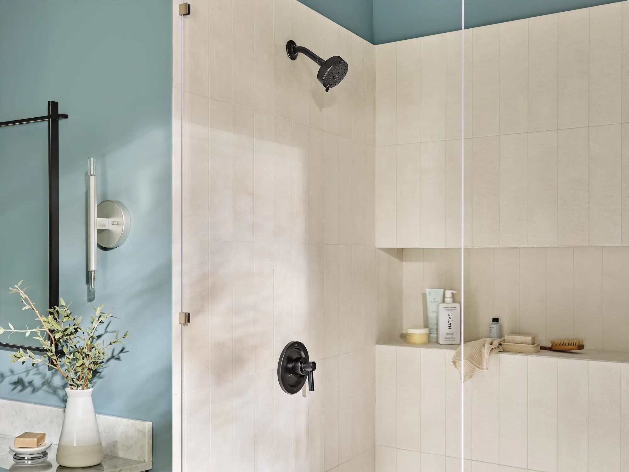 Aluma Matte black cycling tub/shower - Image 7