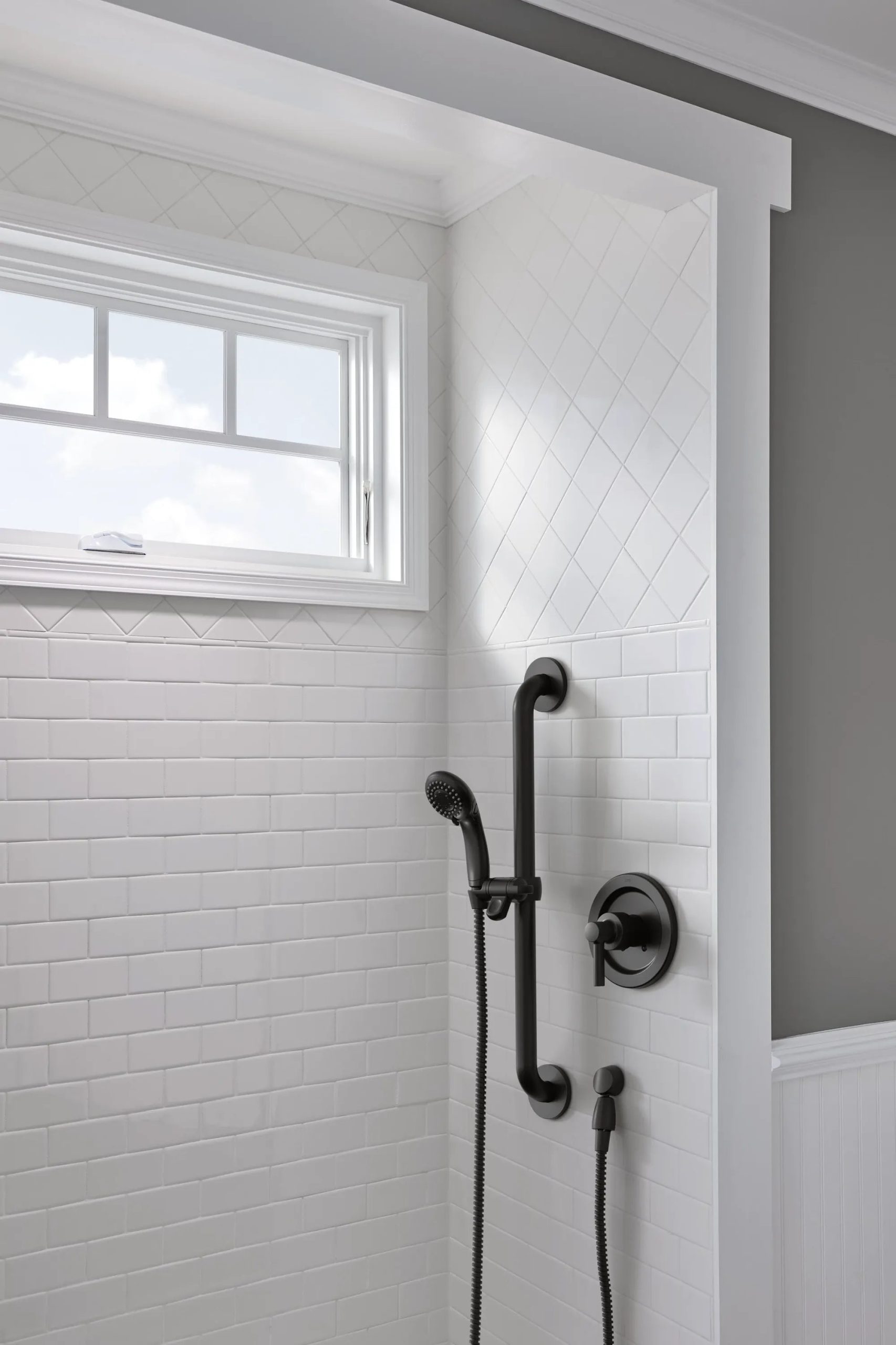 Aluma Matte black cycling tub/shower - Image 3