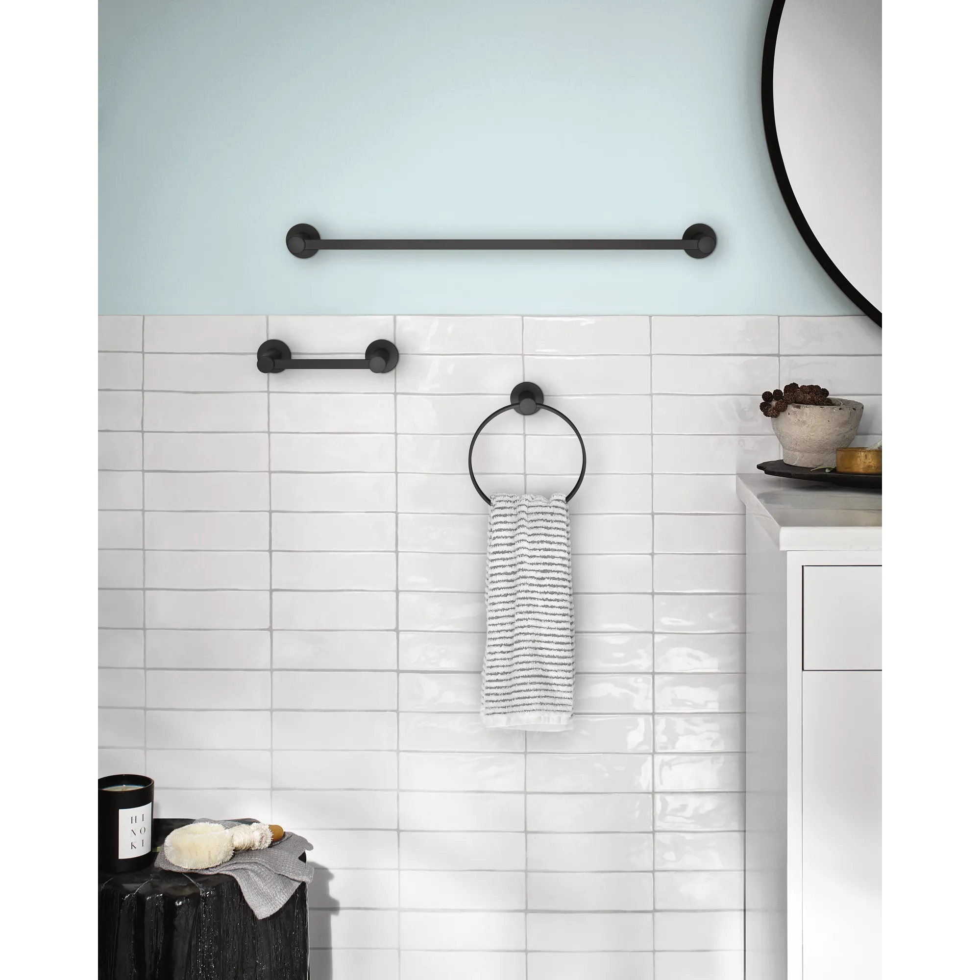 Avri Pivoting Paper Holder Towel Bar Towel Ring - Image 10