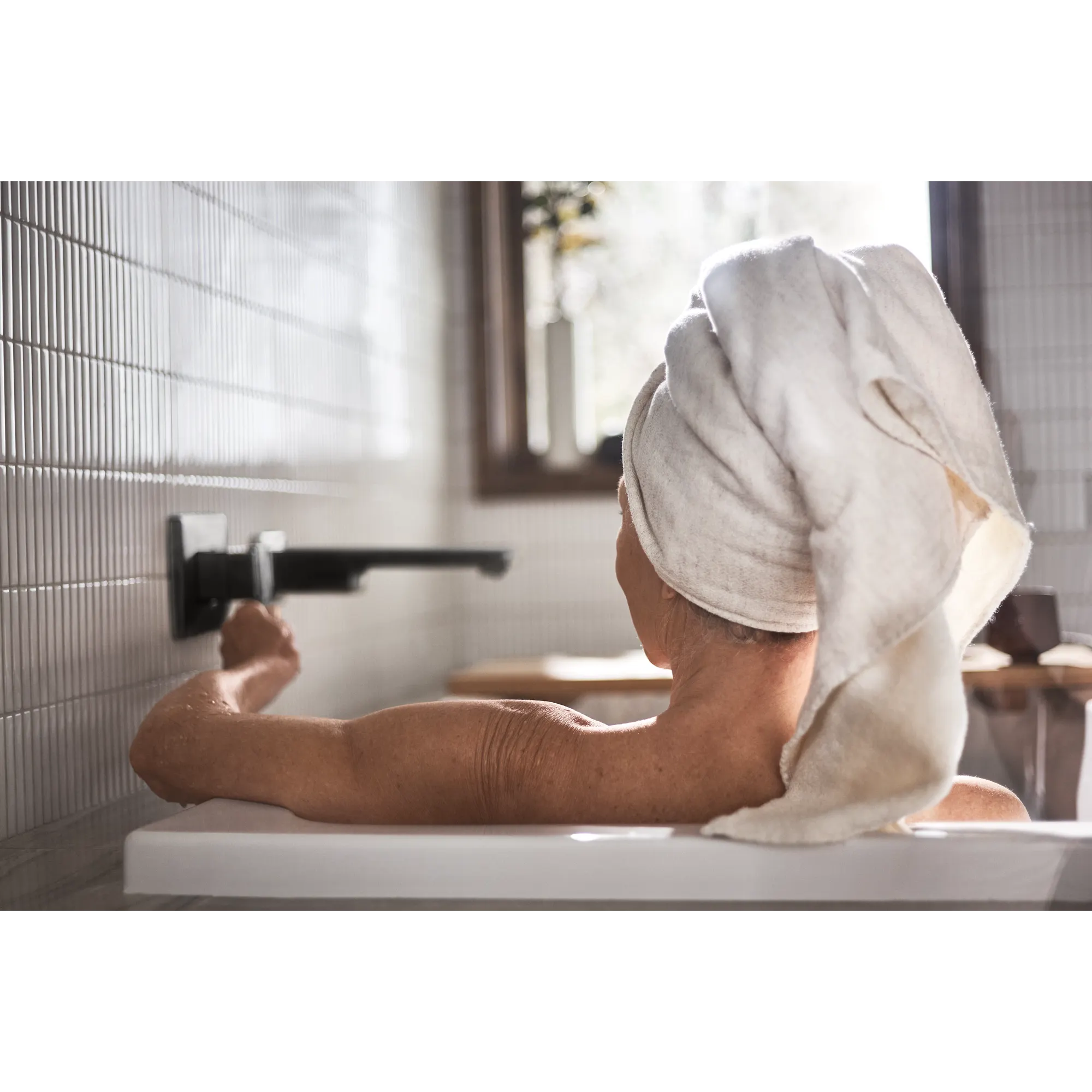 90 Degree One-Handle Non Diverter Wallmount Tub Filler - Image 9