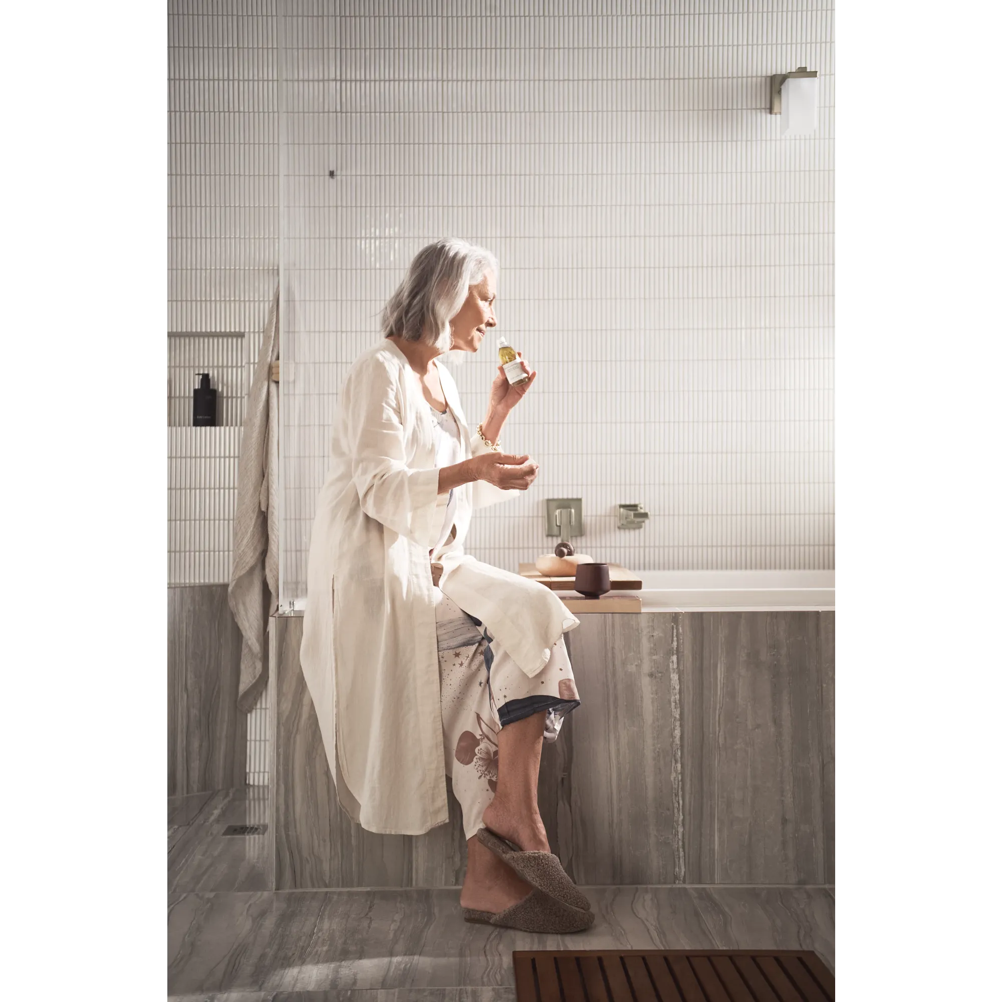 90 Degree One-Handle Non Diverter Wallmount Tub Filler - Image 27